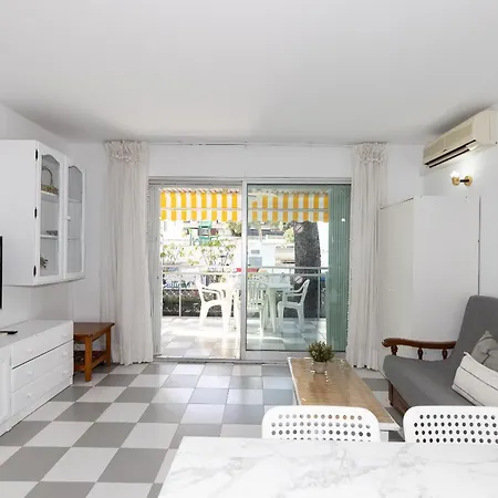 Uhc Montblanc Apartament Salou
